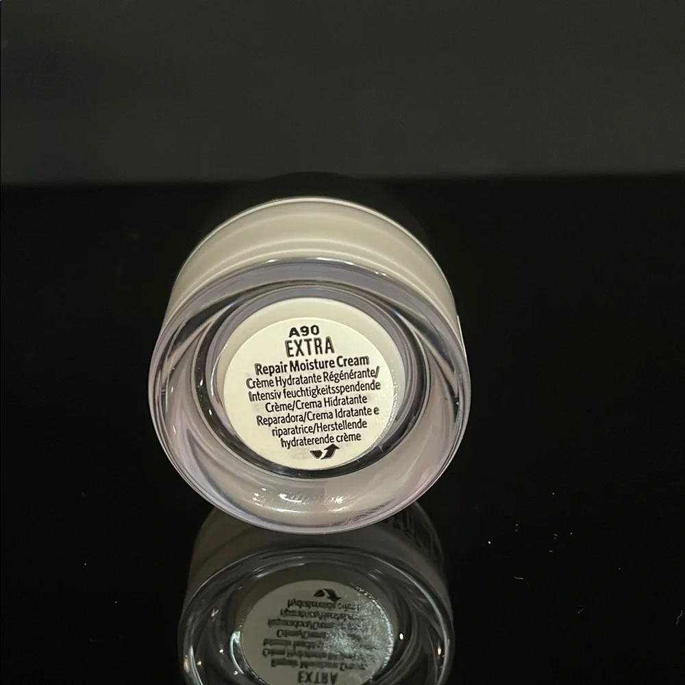 Bobby Brown Extra Repair Moisture Cream